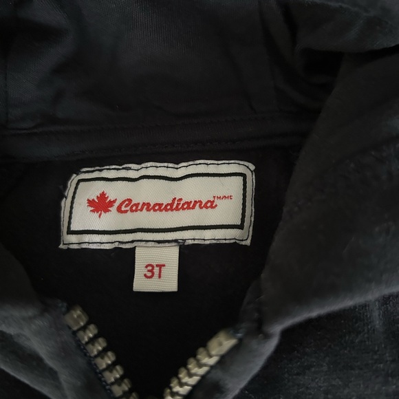 Hoodie, dark blue with front zipper and Canada on the front in white letters. - Picture 3 of 3